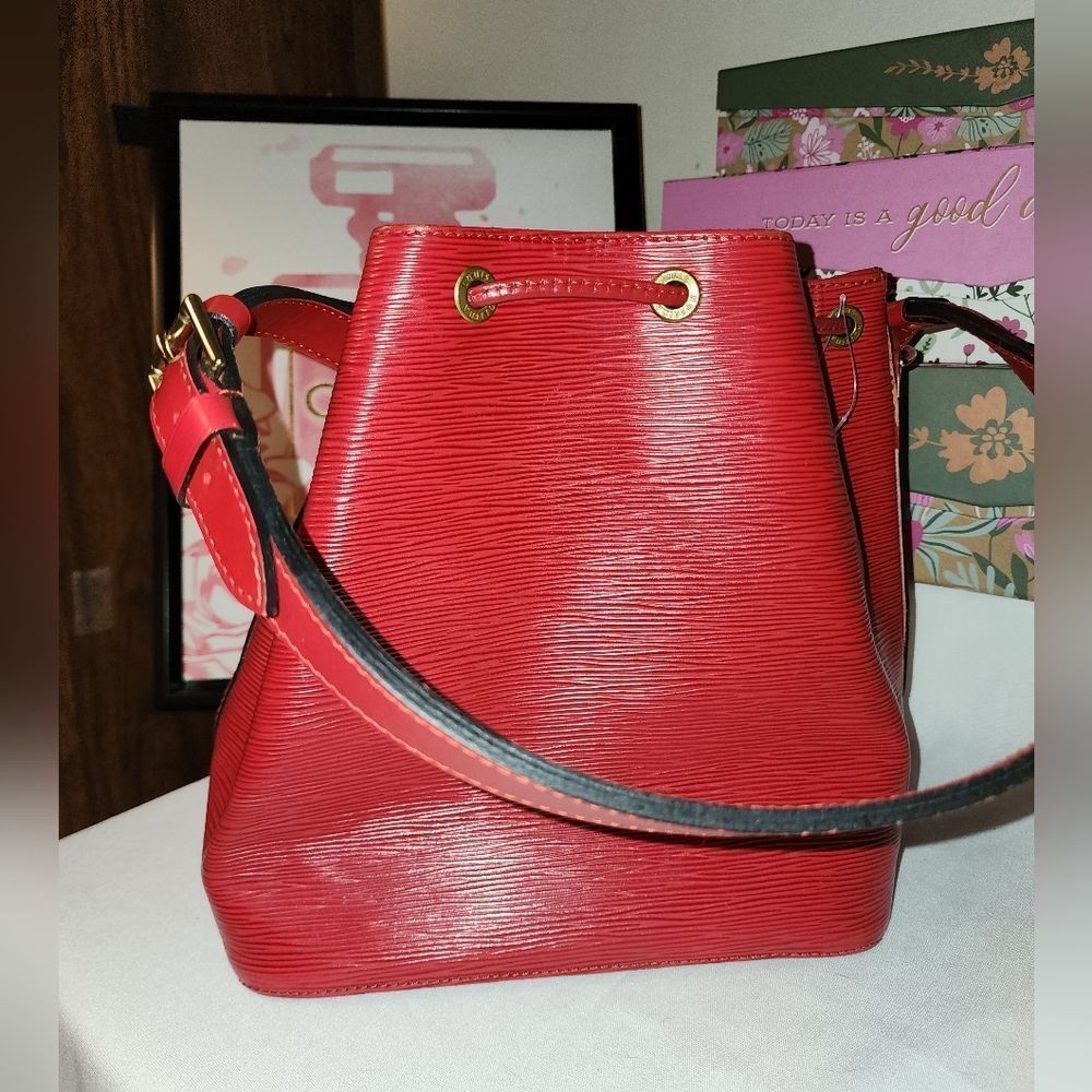 Louiis Vuitton Red Epi Bucket Bag - Picture 4 of 13